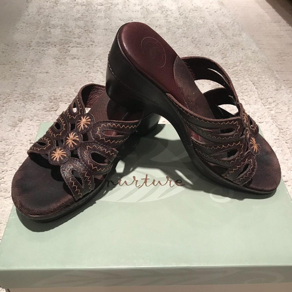 Nurture soft sandals